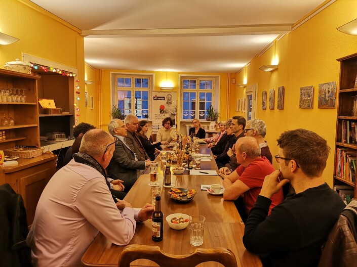 Das Foto zeigt die Teilnehmerinnen und Teilnehmer  beim vergangenen iPunkt-Stammtisch vom Februar 2020