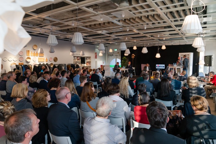 Das Foto zeigt das Publikum der iPunkt Denkpause im IKEA Einrichtungshaus in Pratteln/BL.